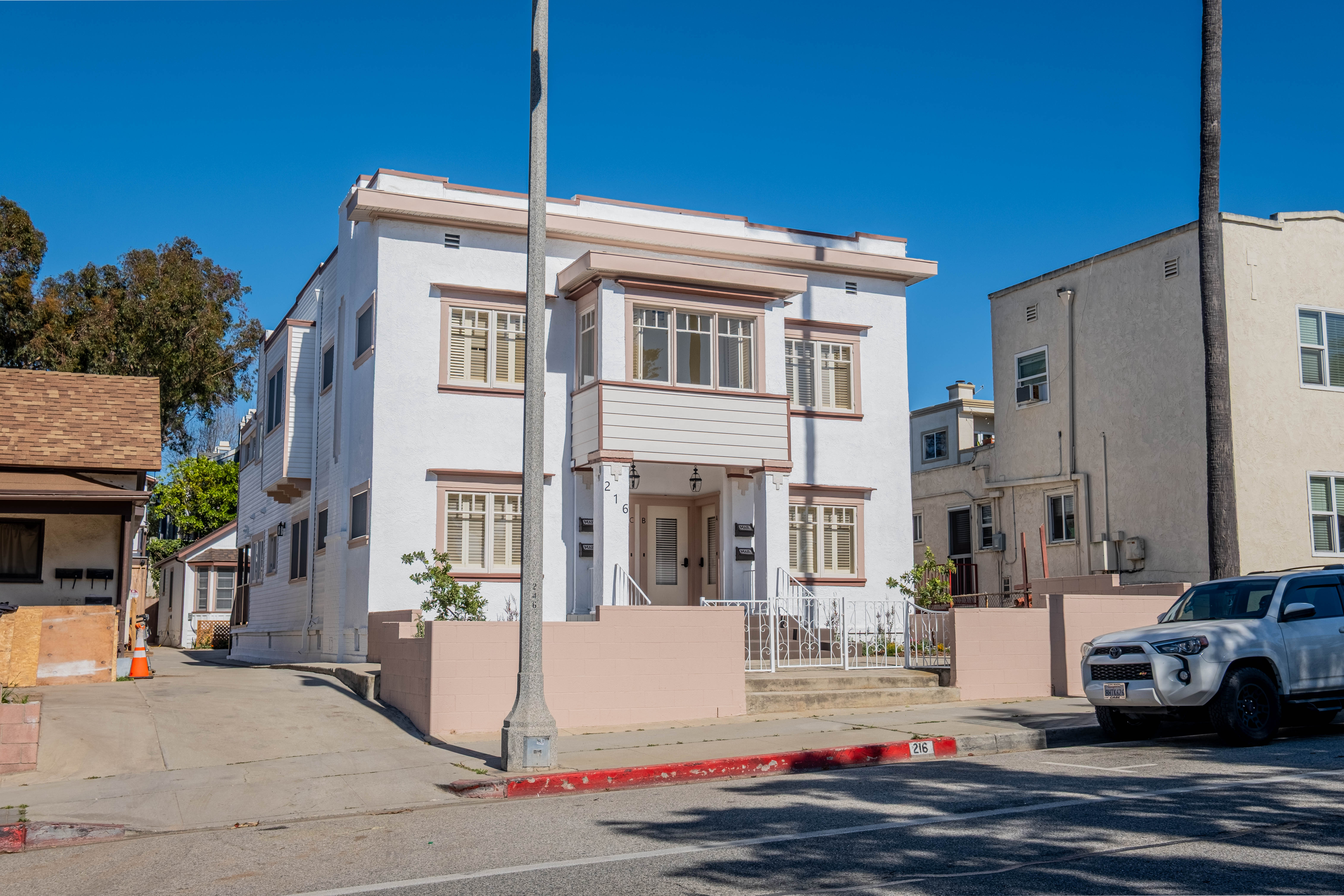 216 North Catalina Avenue recently closed transaction