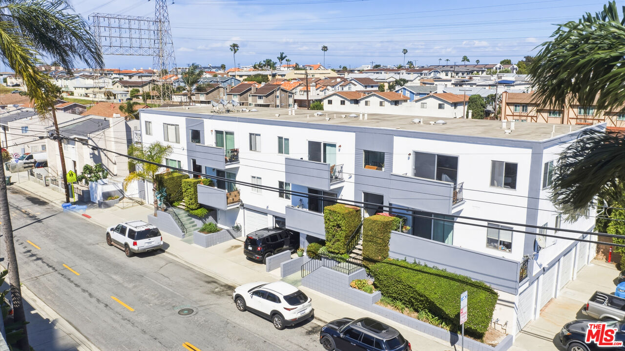 2501 Mathews Avenue recently closed transaction